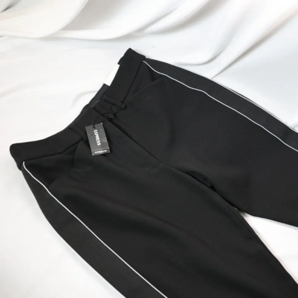 🅽🅴🆆 EXPRESS skinny high rise stretch+ women’s size 4S/4C, black white stripe
